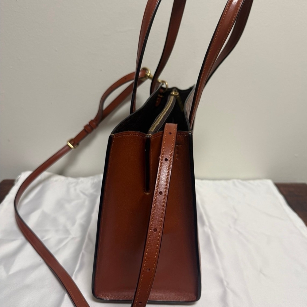Coach Embossed Leather Crossbody Bag – Excellent Condition – Compact & Stylish - Picture 5 of 16